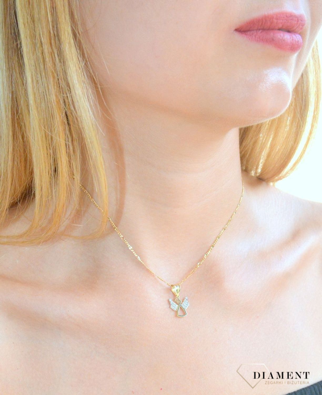 Złota zawieszka 375 aniołek z cyrkoniami ZA 6374 375. Złota zawieszka 375. Złoty wisiorek aniołek z cyrkoniami. Złota zawieszka damska. Zawieszka damska aniołek próby 375. Złota zawieszka na prezent..jpg